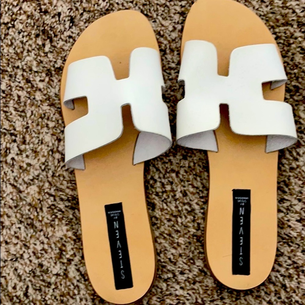 Steven by Steve Madden white flat sandals